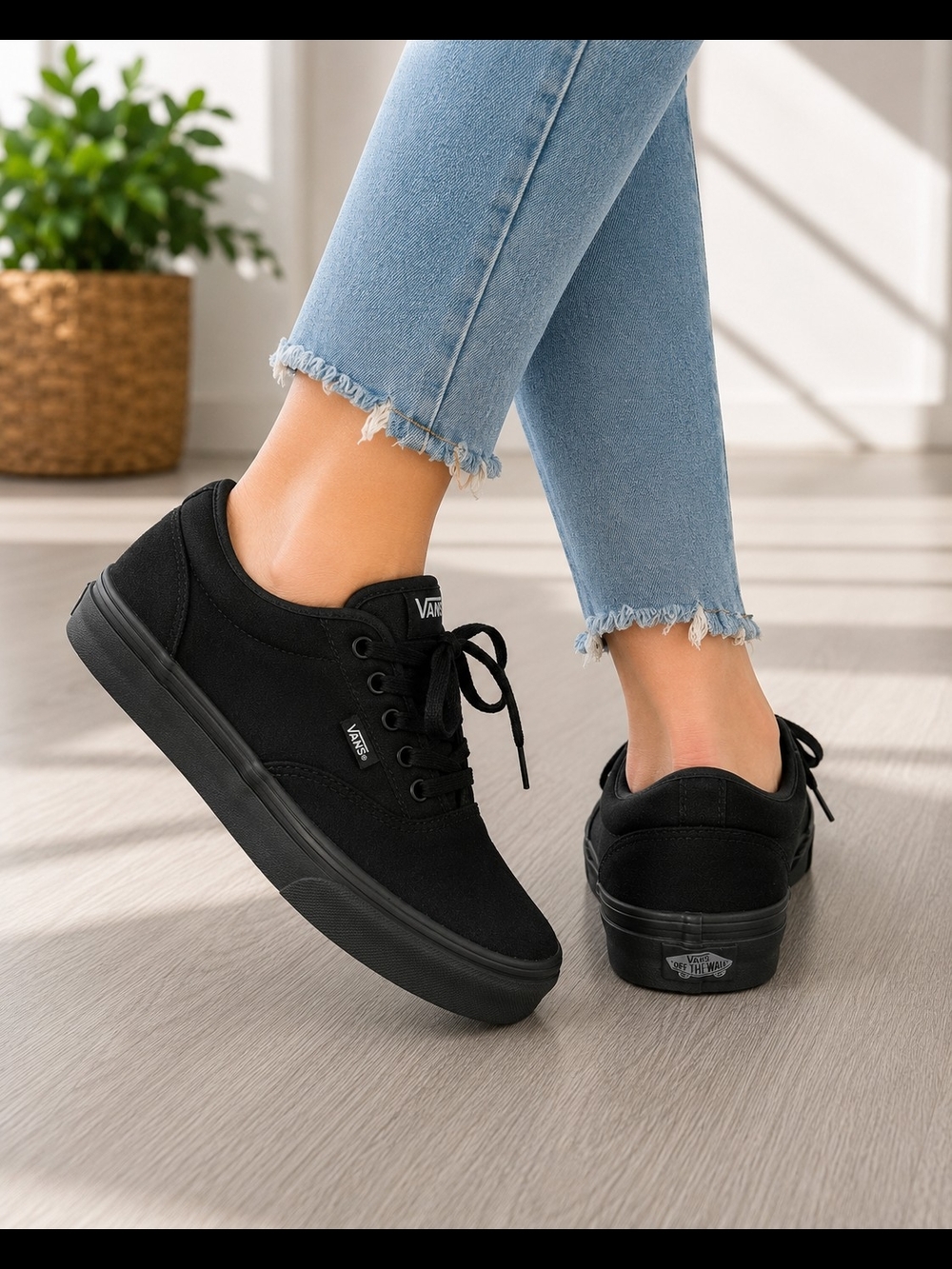 Vans Women's Black Canvas Low Top Sneakers Size 7.5 Triple Black Lace Up Shoes - Picture 1 of 8